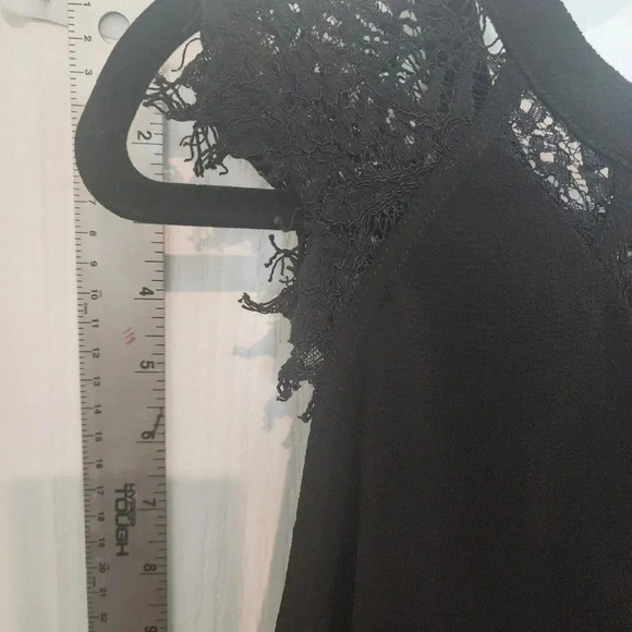 STICHFIX 41 HAWTHORN Jarred Lace Detail Cap-Sleeve Blouse XLP | Black - Picture 9 of 9